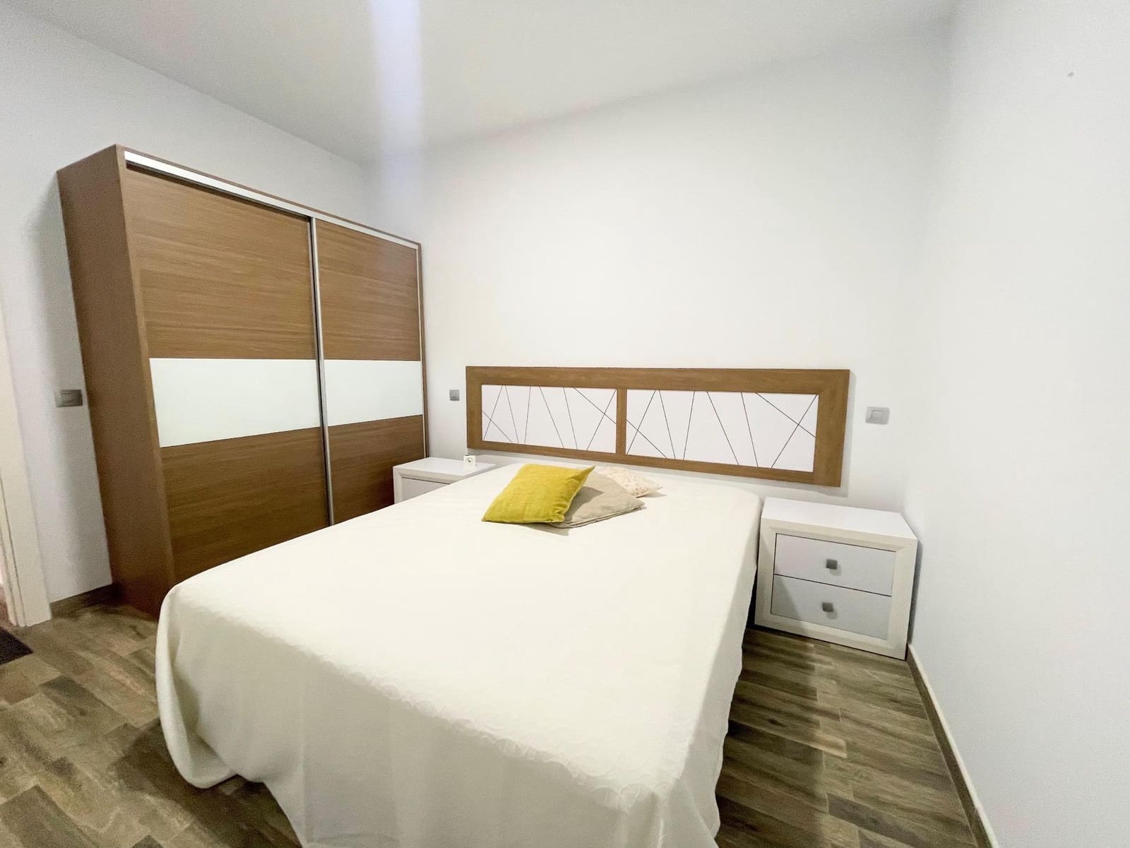 2 soverom Leilighet til leie i Mogan med garasje - € 1 200 (Ref: 9978973)