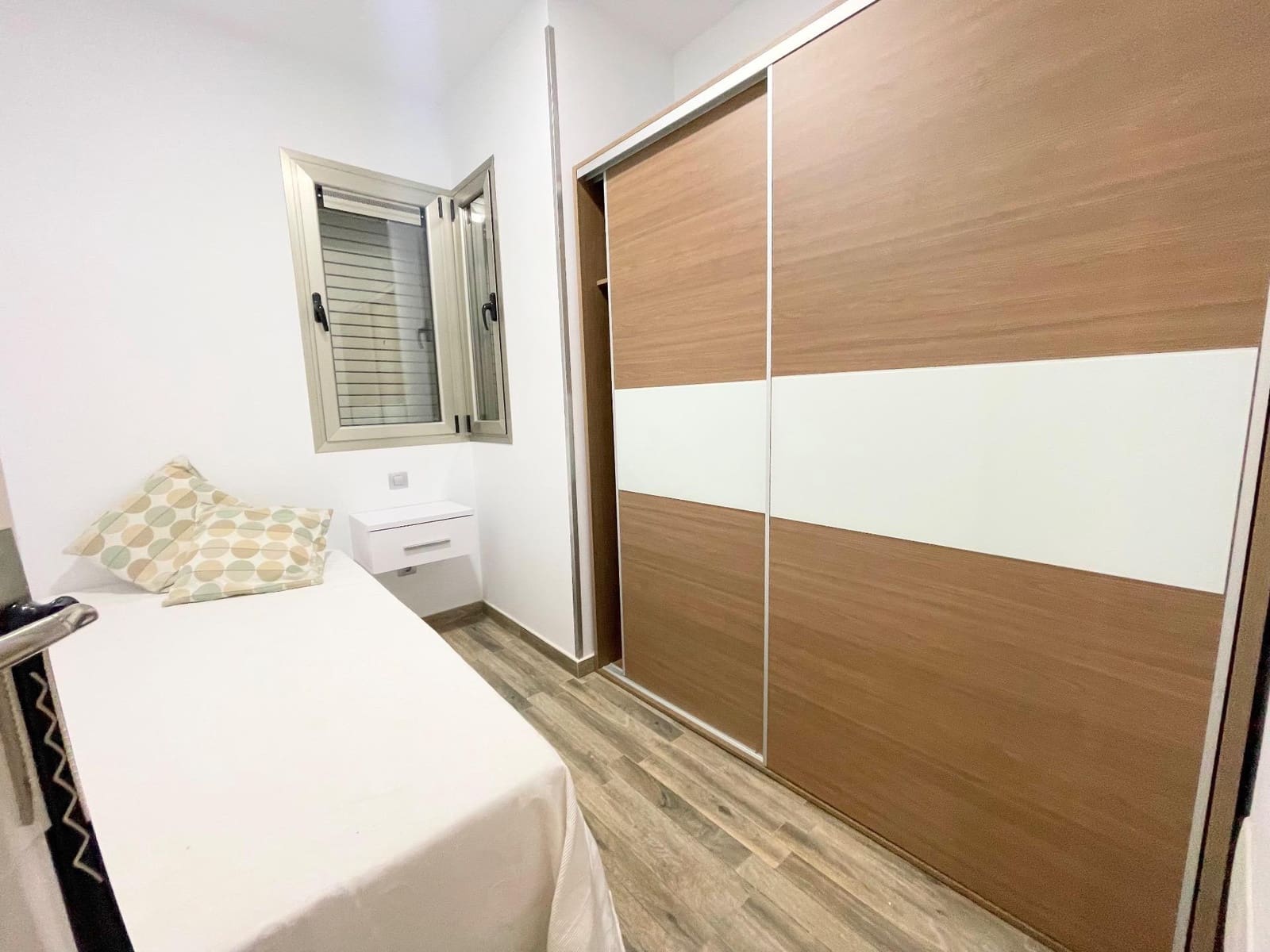 2 soverom Leilighet til leie i Mogan med garasje - € 1 200 (Ref: 9978973)