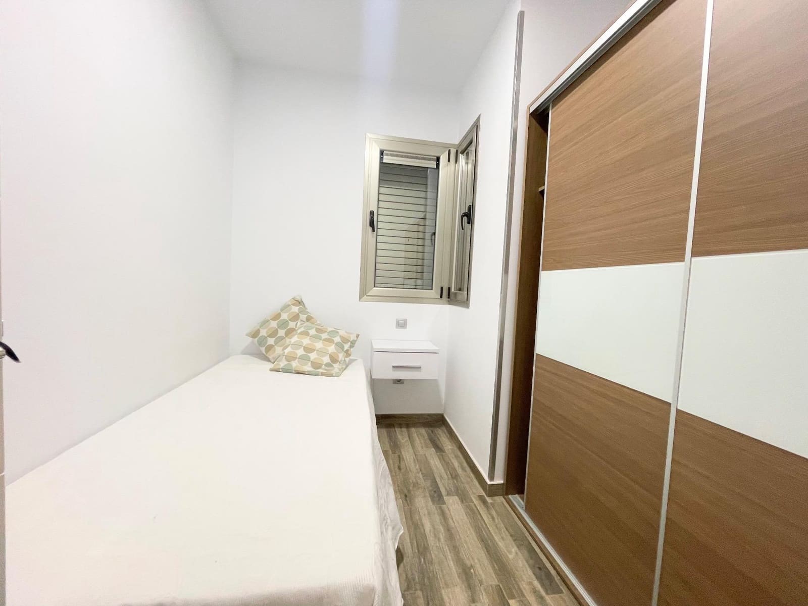 2 soverom Leilighet til leie i Mogan med garasje - € 1 200 (Ref: 9978973)