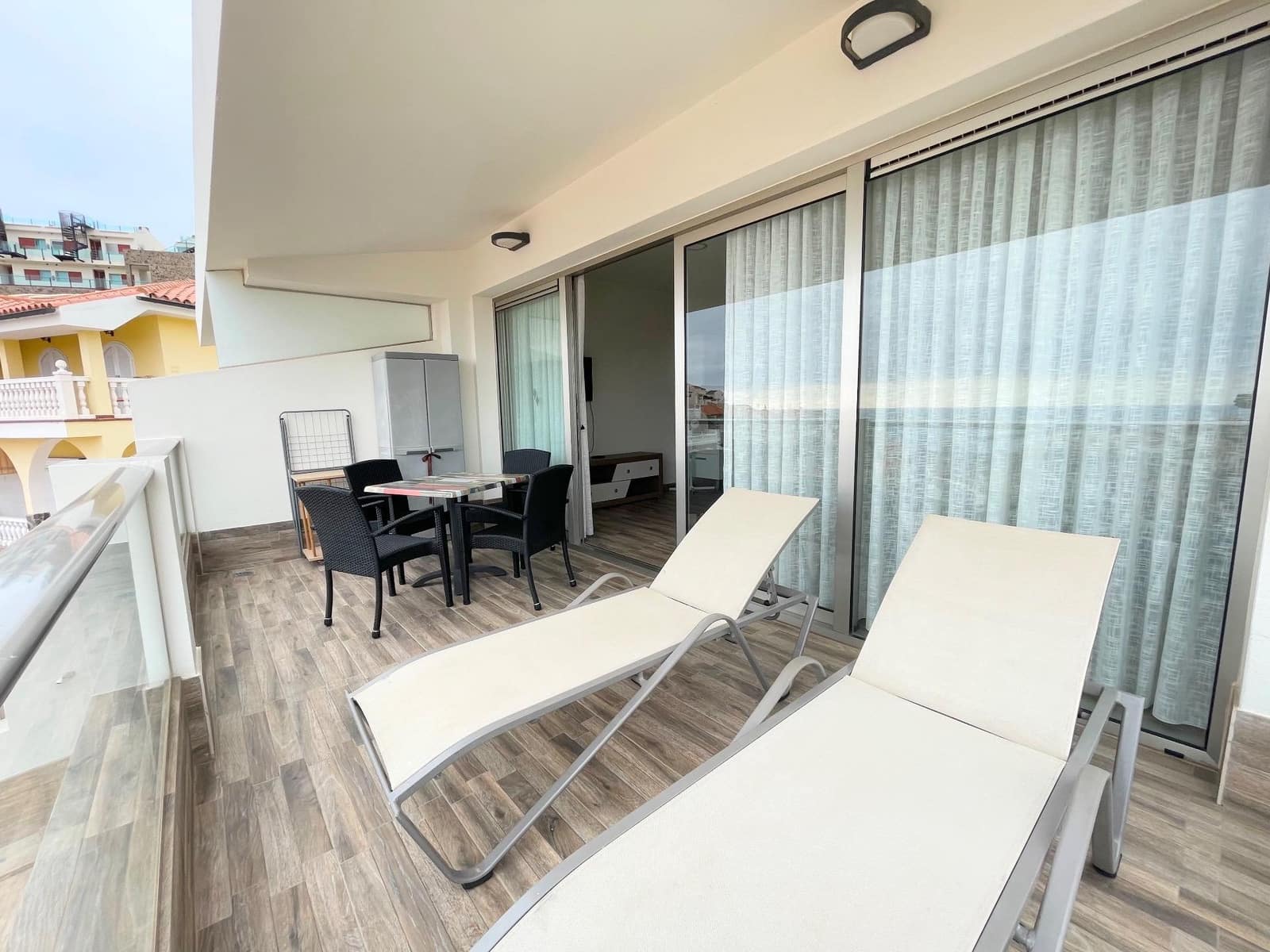 2 soverom Leilighet til leie i Mogan med garasje - € 1 200 (Ref: 9978973)