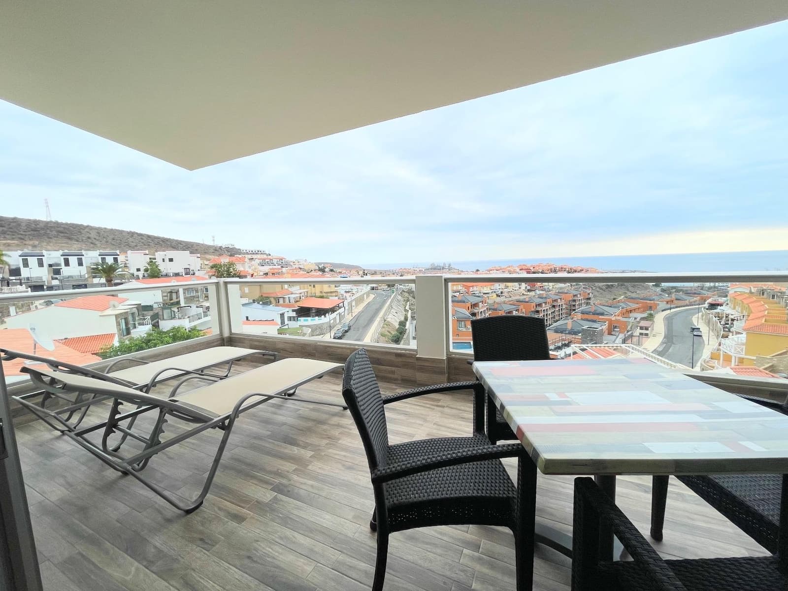 2 soverom Leilighet til leie i Mogan med garasje - € 1 200 (Ref: 9978973)