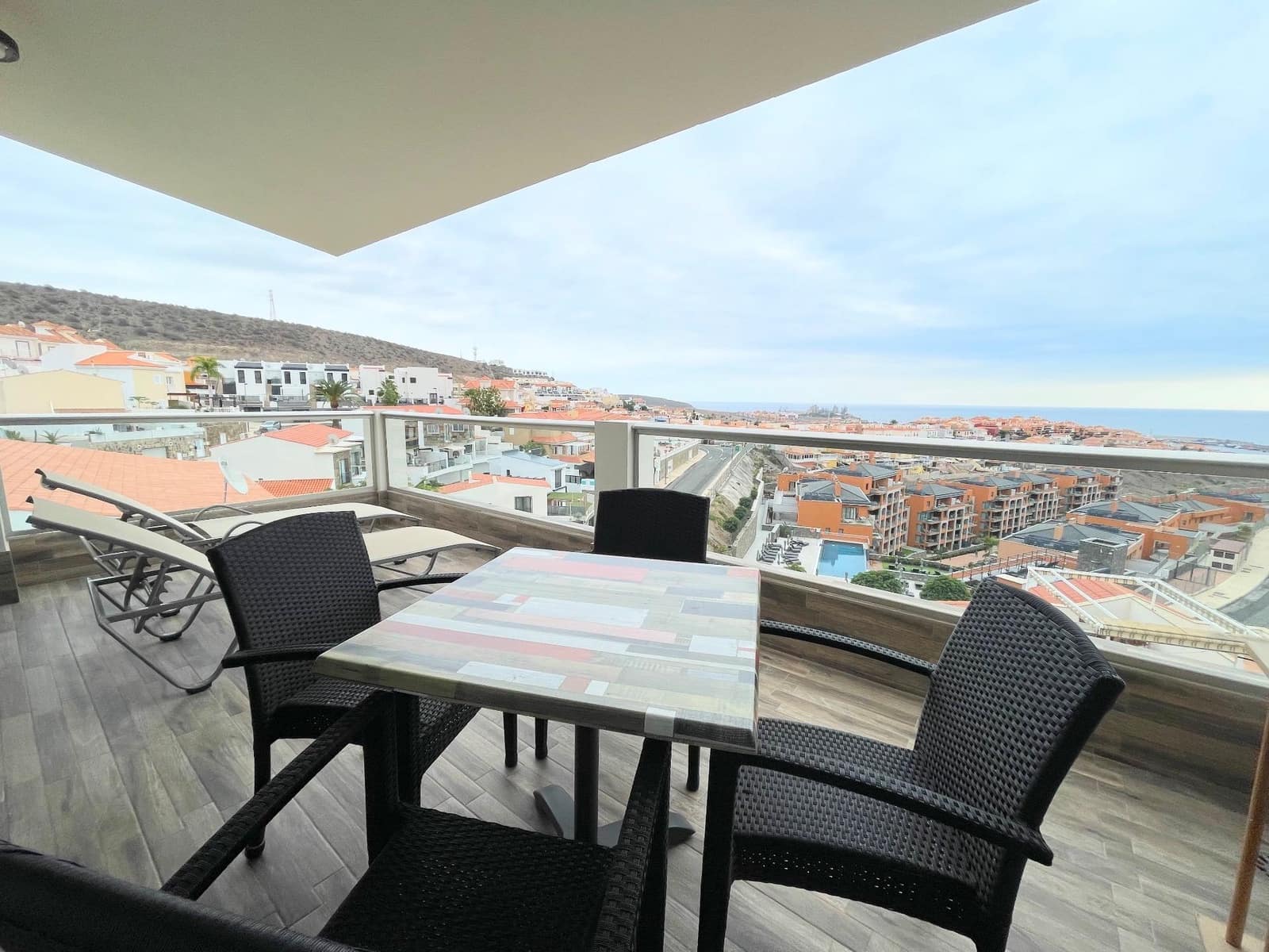 2 soverom Leilighet til leie i Mogan med garasje - € 1 200 (Ref: 9978973)