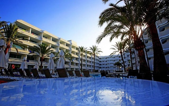 Apartamento de 1 habitación en Playa del Inglés, San Bartolomé de Tirajana en venta con piscina - 199.000 € (Ref: 9999675)