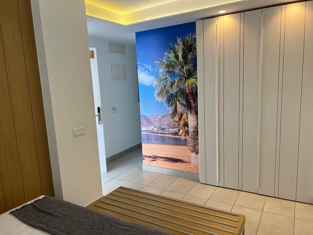 Apartamento de 1 habitación en Playa del Inglés, San Bartolomé de Tirajana en venta con piscina - 199.000 € (Ref: 9999675)