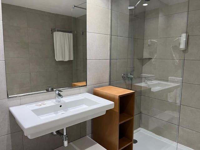 Apartamento de 1 habitación en Playa del Inglés, San Bartolomé de Tirajana en venta con piscina - 199.000 € (Ref: 9999675)
