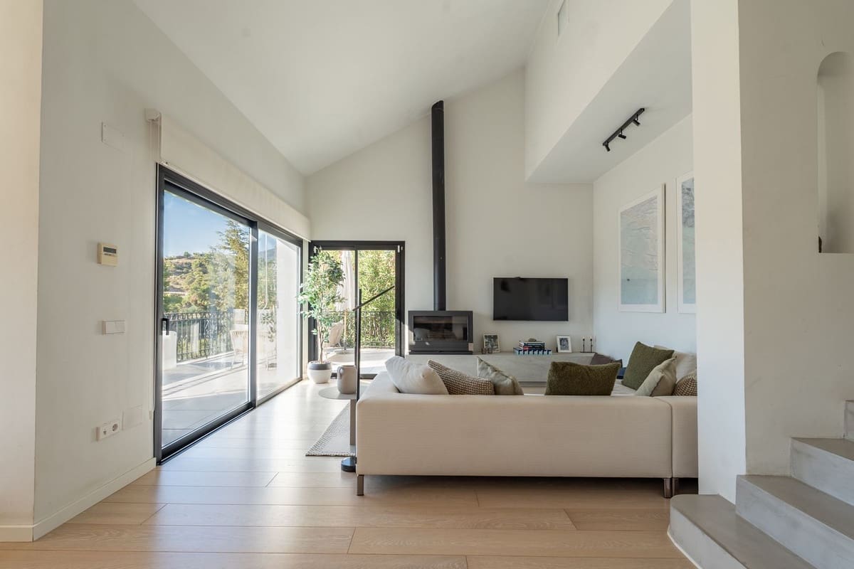3 camera da letto Villetta Bifamiliare in vendita in Istan con piscina garage - 725.000 € (Rif: 10120764)