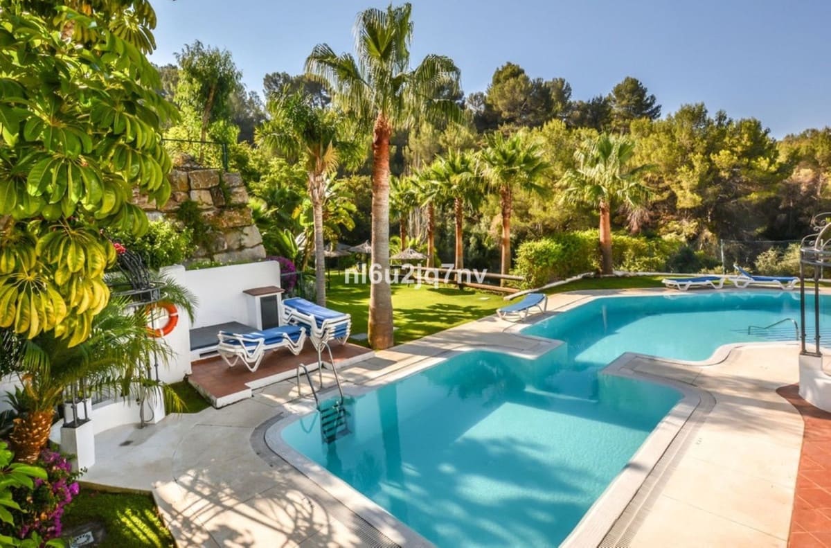 3 camera da letto Villetta Bifamiliare in vendita in Istan con piscina garage - 725.000 € (Rif: 10120764)