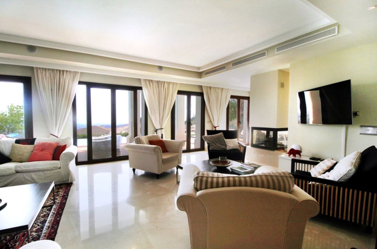 5 bedroom Villa for sale in Benahavis with pool garage - € 1,795,000 (Ref: 9288441)