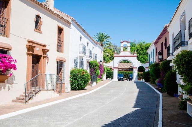 3 bedroom Townhouse for sale in Guadalmina Baja, Marbella with pool - € 600,000 (Ref: 9288443)