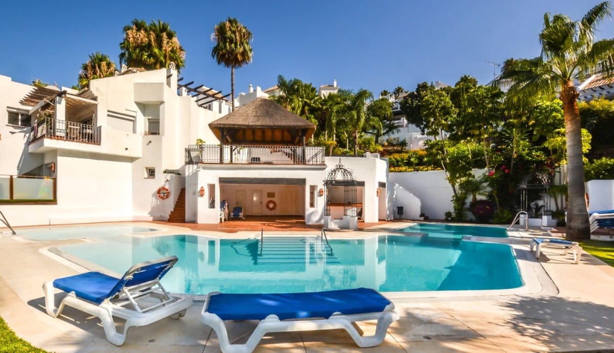 3 bedroom Townhouse for sale in Marbella - € 539,000 (Ref: 9288447)