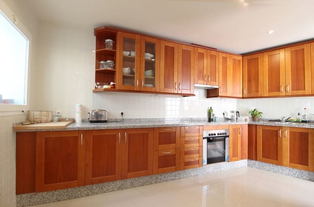 3 makuuhuone Omakotitalo myytävänä paikassa Marbella - 539 000 € (Ref: 9288447)