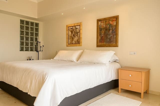 Apartamento de 2 habitaciones en Guadalmina Baja, Marbella en venta con piscina garaje - 399.000 € (Ref: 9288448)