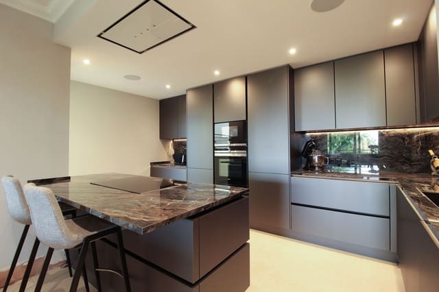 3 slaapkamer Appartement te koop in Sierra Blanca, Marbella met zwembad garage - € 1.485.000 (Ref: 9288451)