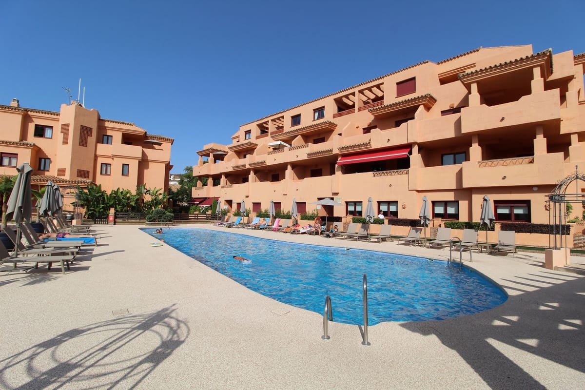 2 sovrum Lägenhet till salu i El Paraiso med pool - 310 000 € (Ref: 9288452)