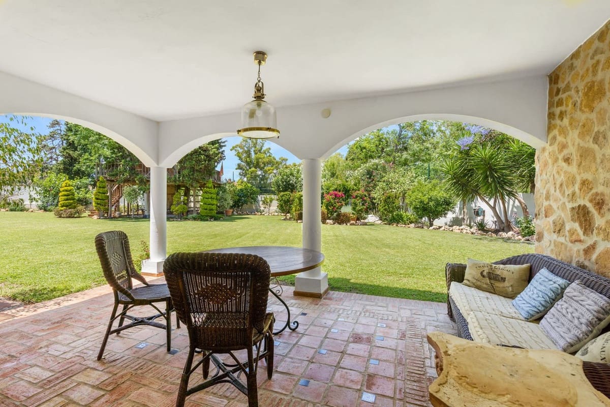 5 soverom Villa til salgs i Guadalmina med svømmebasseng garasje - € 3 800 000 (Ref: 9288454)