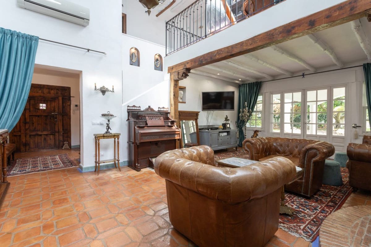 5 bedroom Villa for sale in Guadalmina with pool garage - € 3,800,000 (Ref: 9288454)