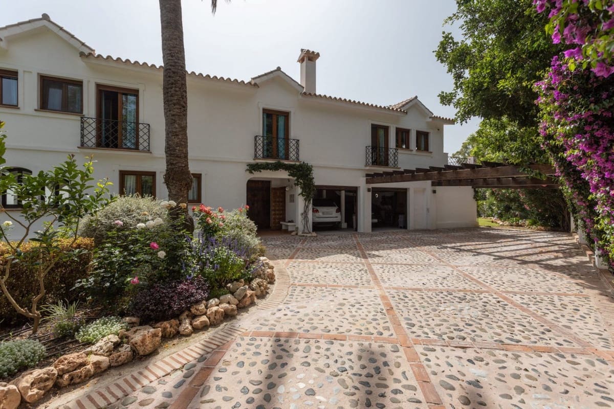 5 bedroom Villa for sale in Guadalmina with pool garage - € 3,800,000 (Ref: 9288454)