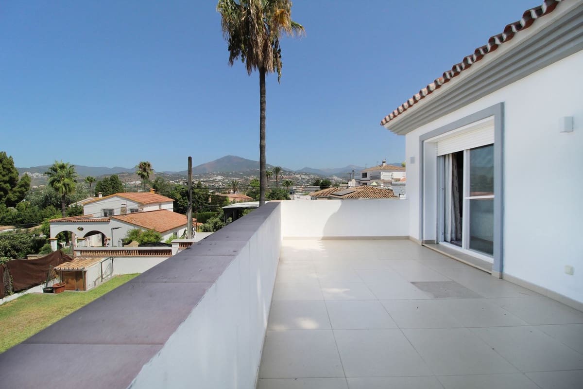 5 bedroom Villa for sale in San Pedro de Alcantara with pool garage - € 2,050,000 (Ref: 9288455)
