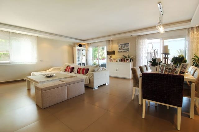 5 bedroom Villa for sale in San Pedro de Alcantara, Marbella with pool garage - € 2,050,000 (Ref: 9288455)