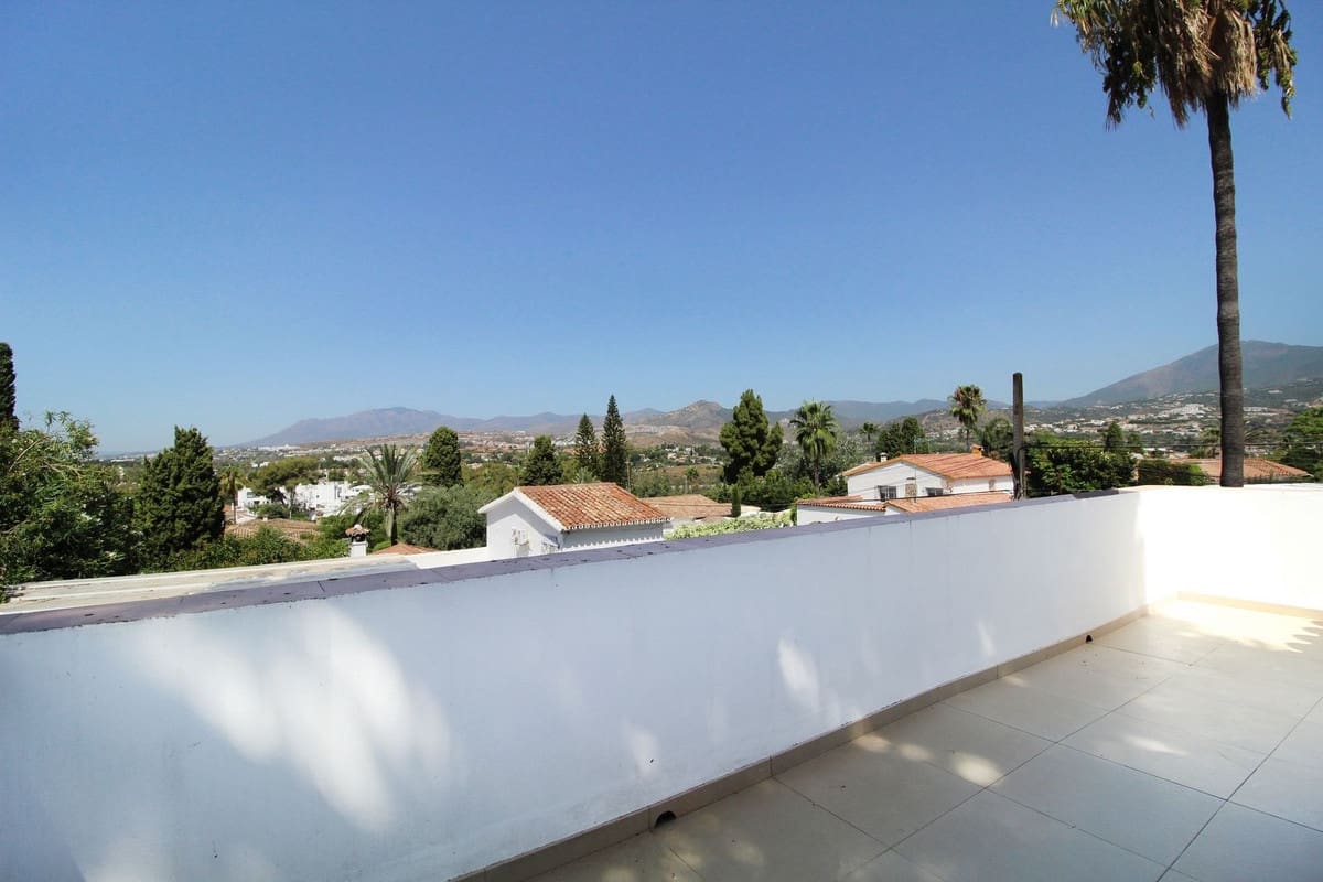 5 bedroom Villa for sale in San Pedro de Alcantara with pool garage - € 2,050,000 (Ref: 9288455)