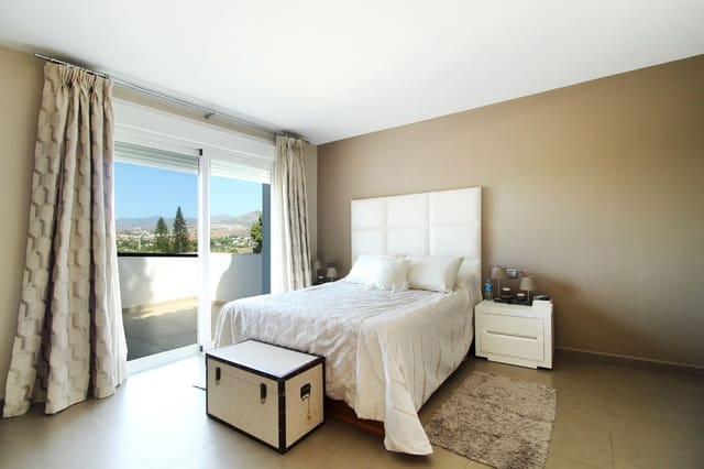 5 soverom Villa til salgs i San Pedro de Alcantara, Marbella med svømmebasseng garasje - € 1 950 000 (Ref: 9288455)