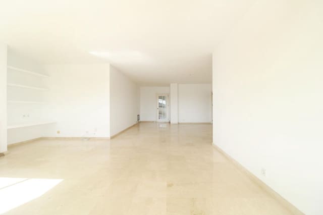 Apartamento de 3 habitaciones en Guadalmina Alta, Marbella en venta con piscina garaje - 640.000 € (Ref: 9288456)