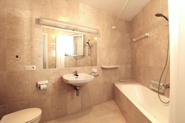 Apartamento de 3 habitaciones en Guadalmina Alta, Marbella en venta con piscina garaje - 640.000 € (Ref: 9288456)