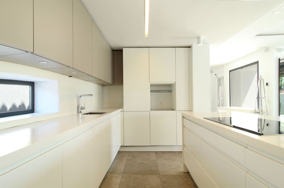 Chalet de 4 habitaciones en Nueva Andalucia en venta con piscina - 2.360.000 € (Ref: 9288457)