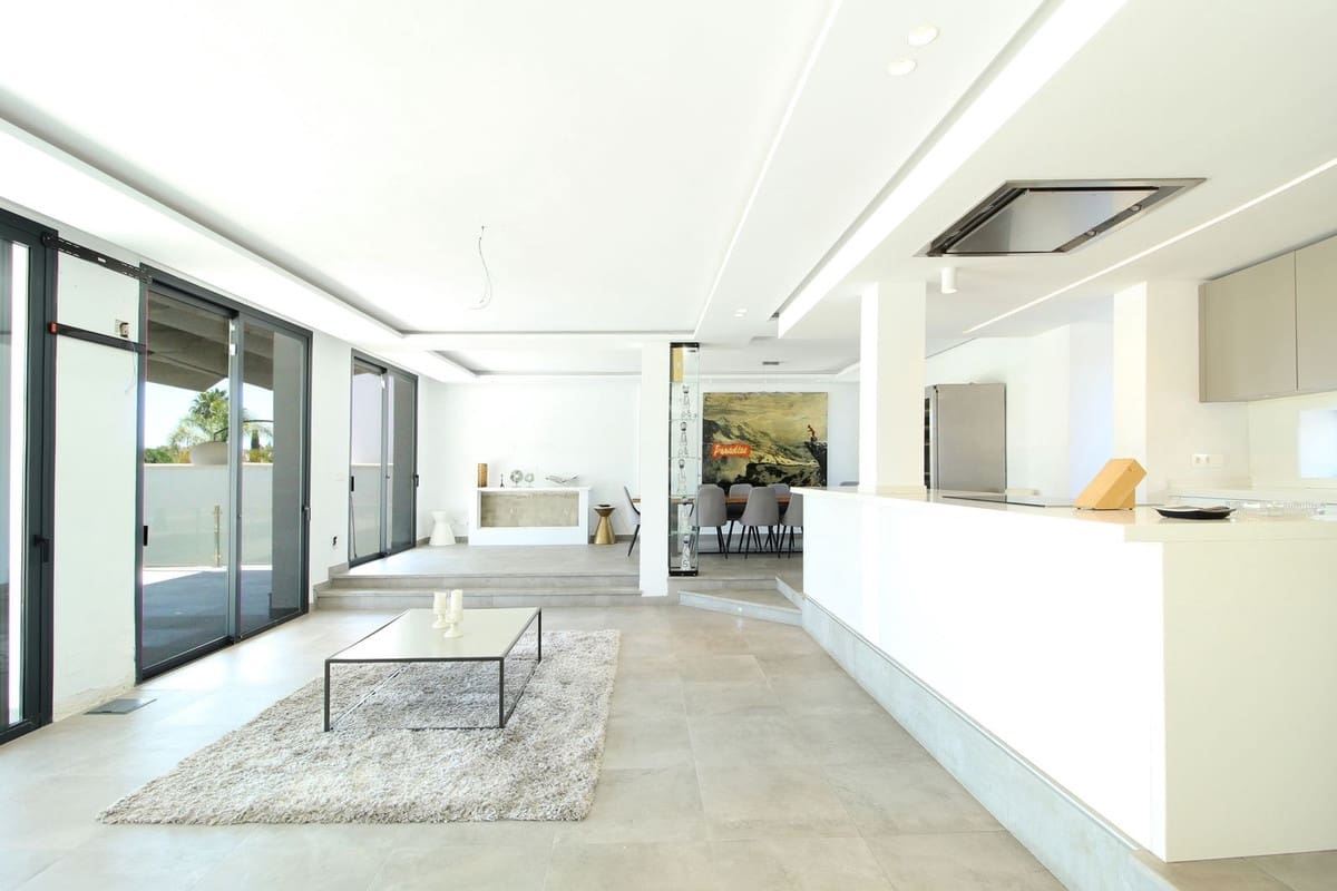 Chalet de 4 habitaciones en Nueva Andalucia en venta con piscina - 2.360.000 € (Ref: 9288457)