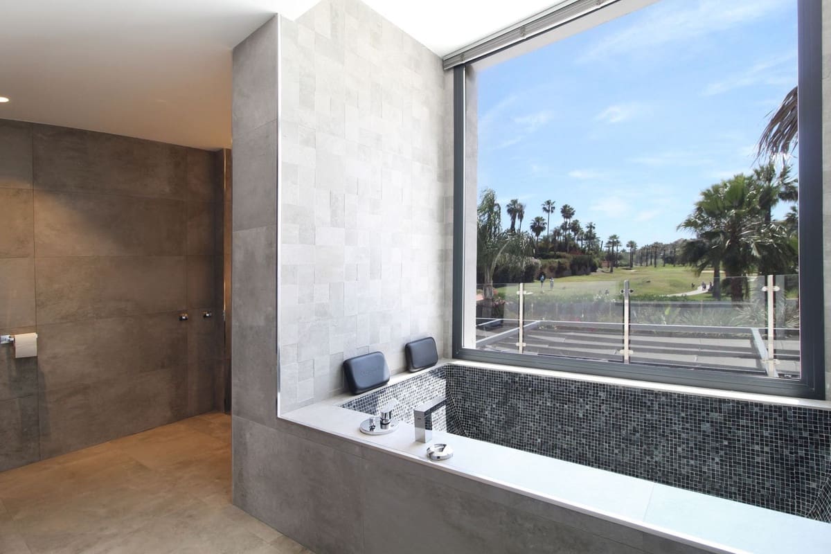 Chalet de 4 habitaciones en Nueva Andalucia en venta con piscina - 2.360.000 € (Ref: 9288457)