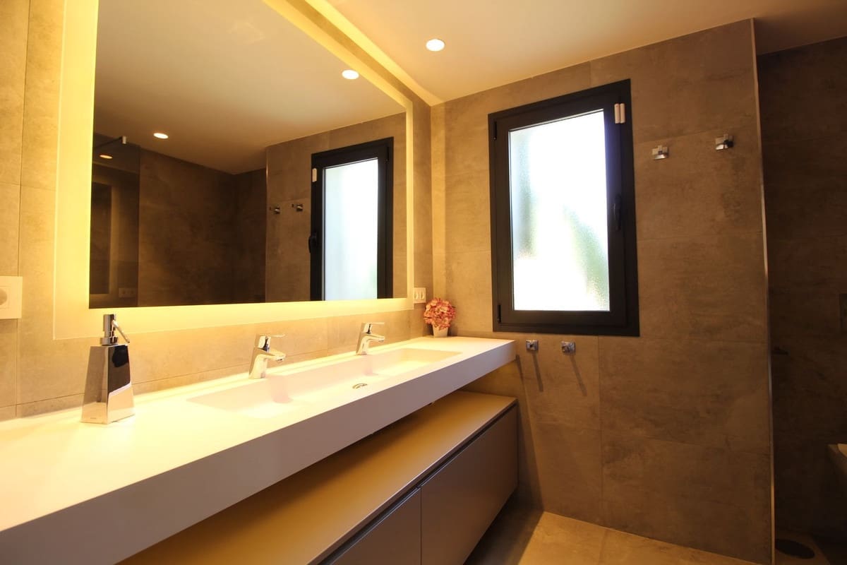 Chalet de 4 habitaciones en Nueva Andalucia en venta con piscina - 2.360.000 € (Ref: 9288457)