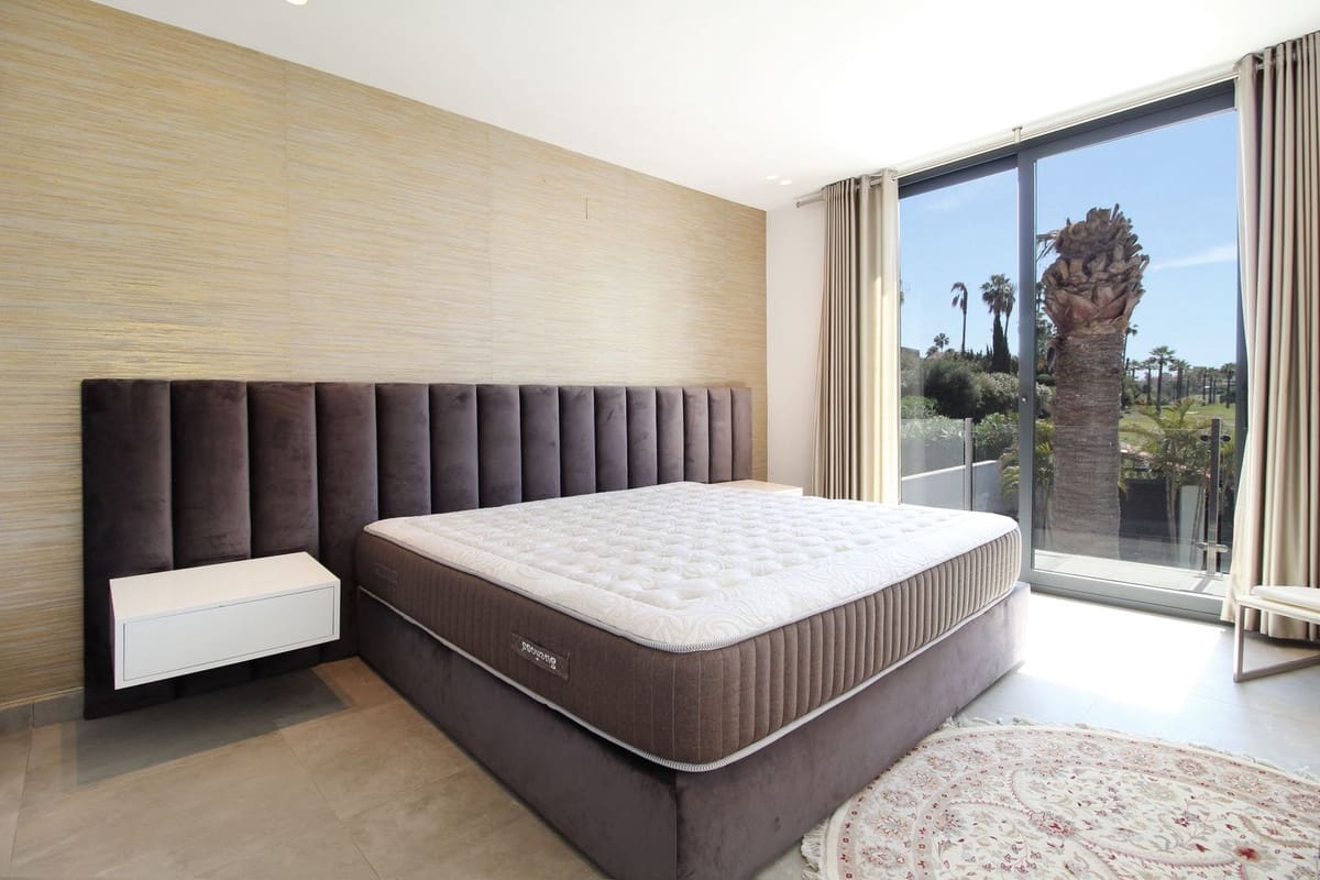 Chalet de 4 habitaciones en Nueva Andalucia en venta con piscina - 2.360.000 € (Ref: 9288457)