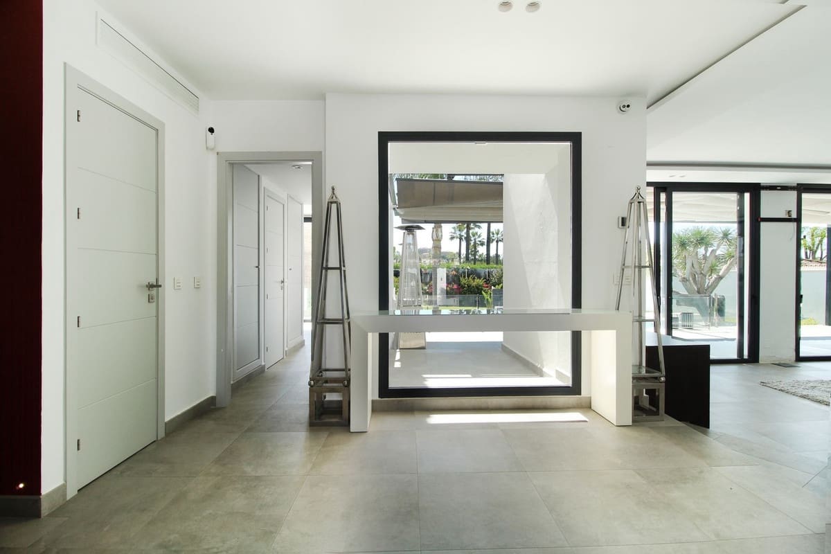 Chalet de 4 habitaciones en Nueva Andalucia en venta con piscina - 2.360.000 € (Ref: 9288457)