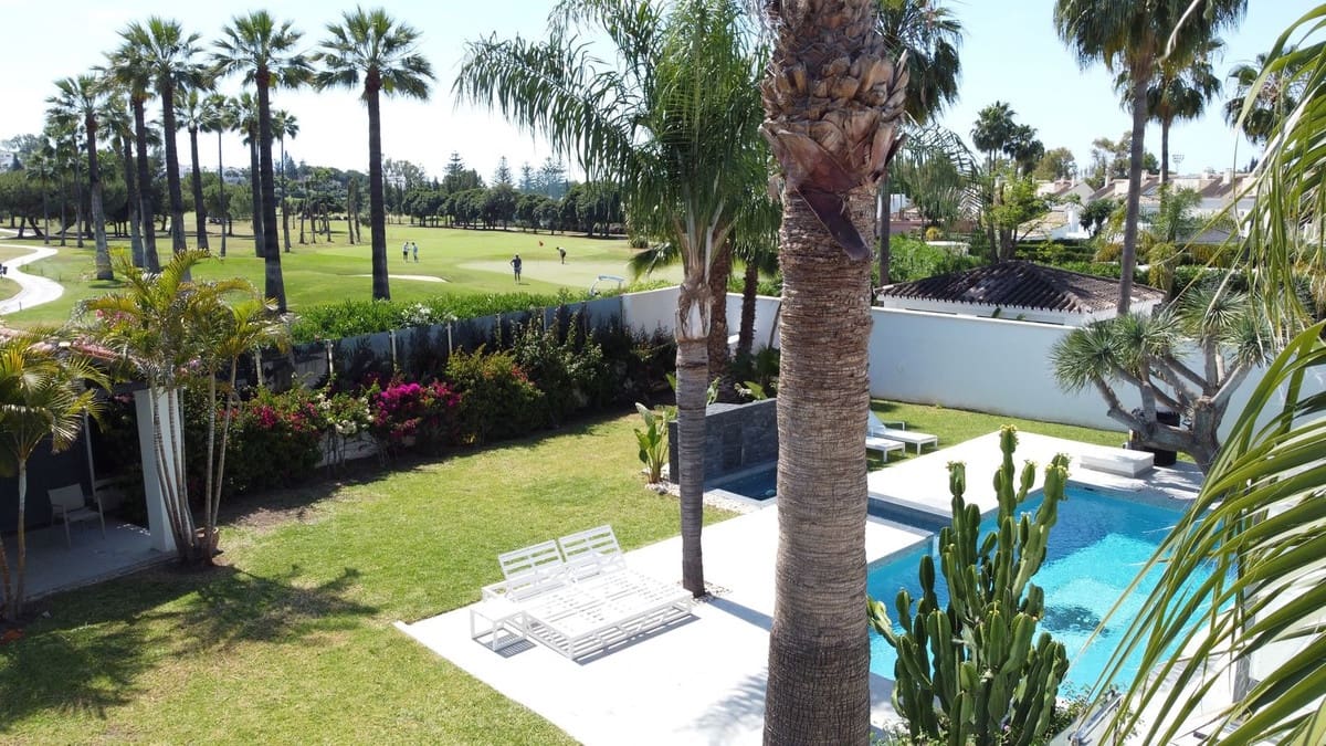 Chalet de 4 habitaciones en Nueva Andalucia en venta con piscina - 2.360.000 € (Ref: 9288457)
