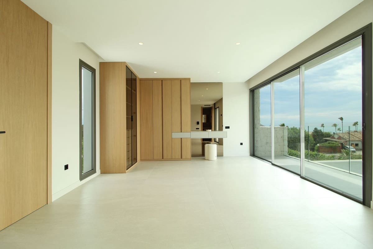 Chalet de 4 habitaciones en Estepona en venta con piscina garaje - 1.695.000 € (Ref: 9288458)