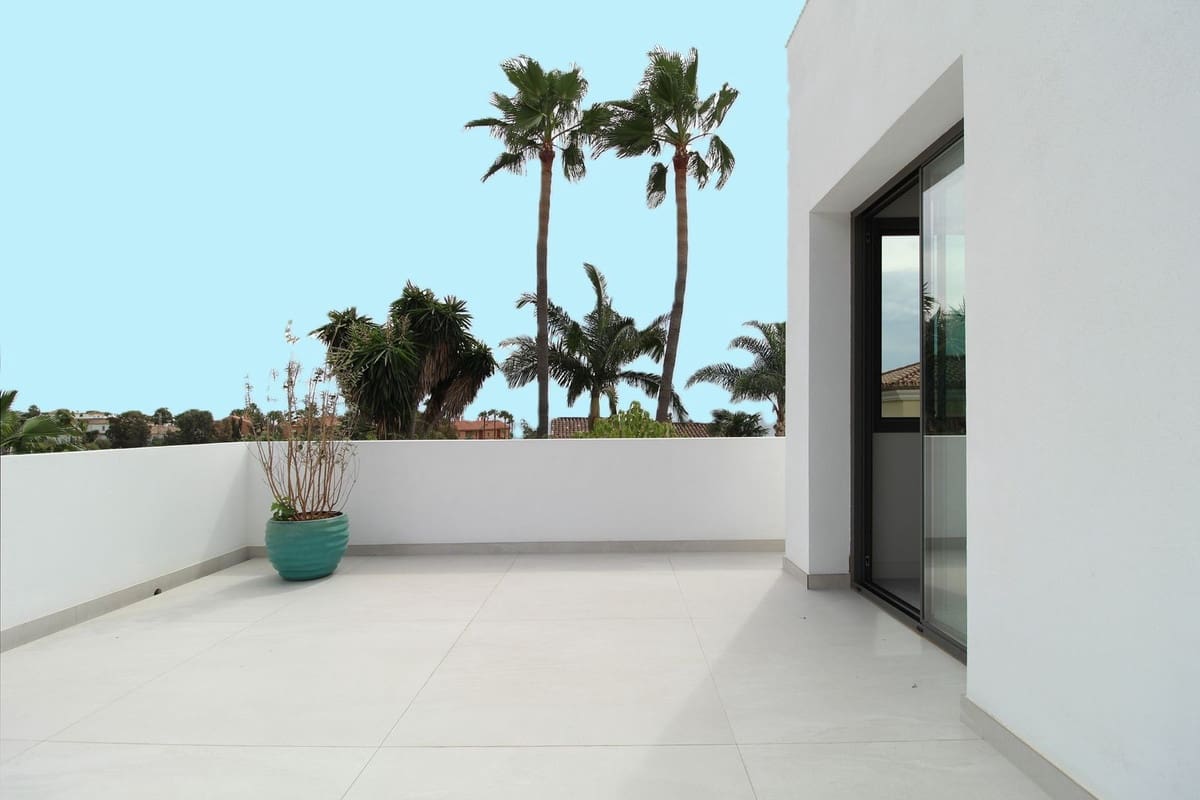 Chalet de 4 habitaciones en Estepona en venta con piscina garaje - 1.695.000 € (Ref: 9288458)