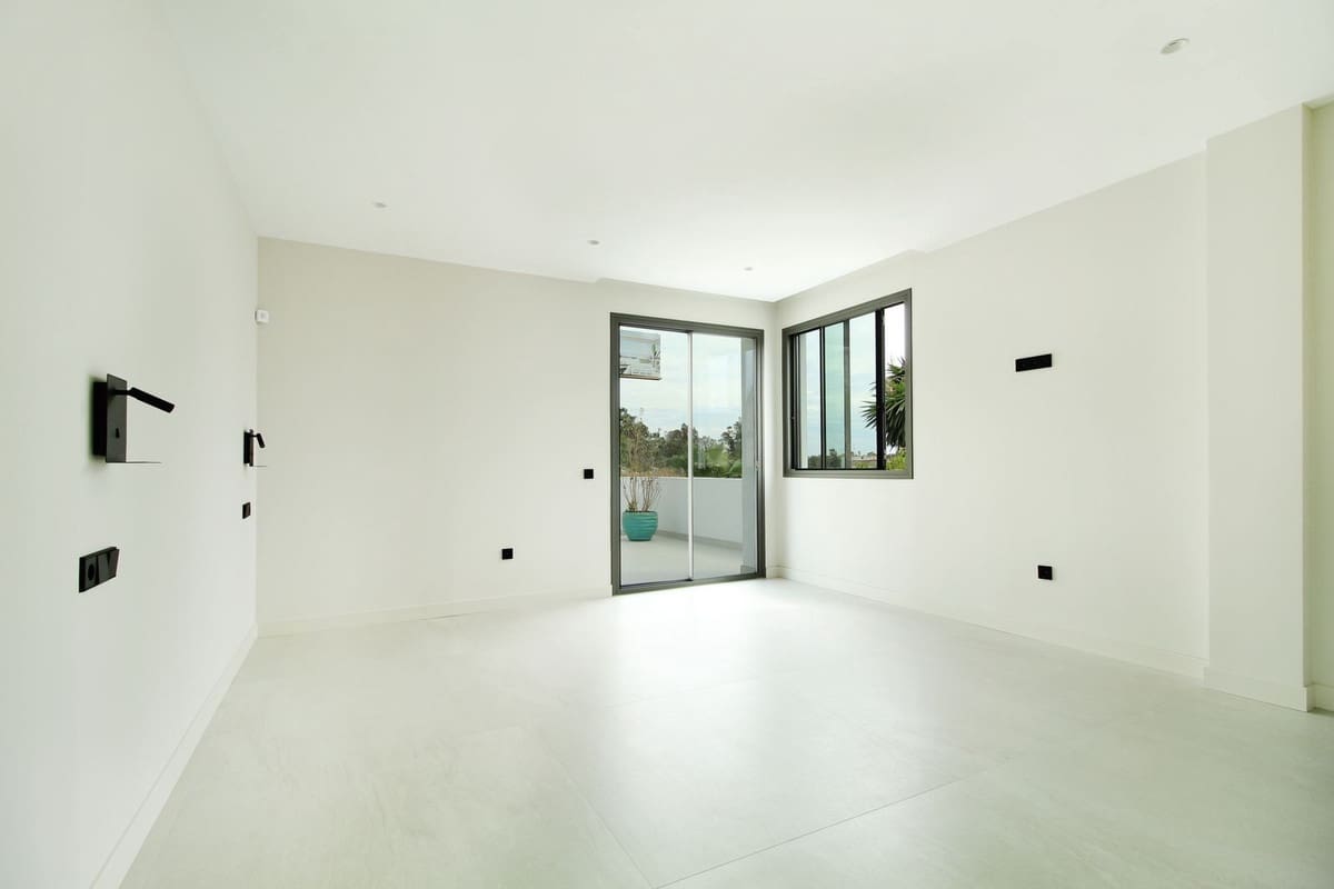 Chalet de 4 habitaciones en Estepona en venta con piscina garaje - 1.695.000 € (Ref: 9288458)