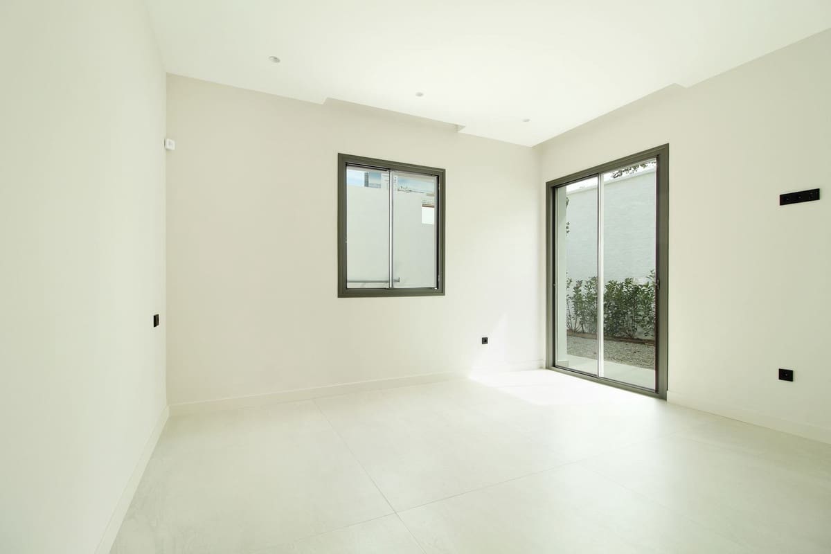 Chalet de 4 habitaciones en Estepona en venta con piscina garaje - 1.695.000 € (Ref: 9288458)