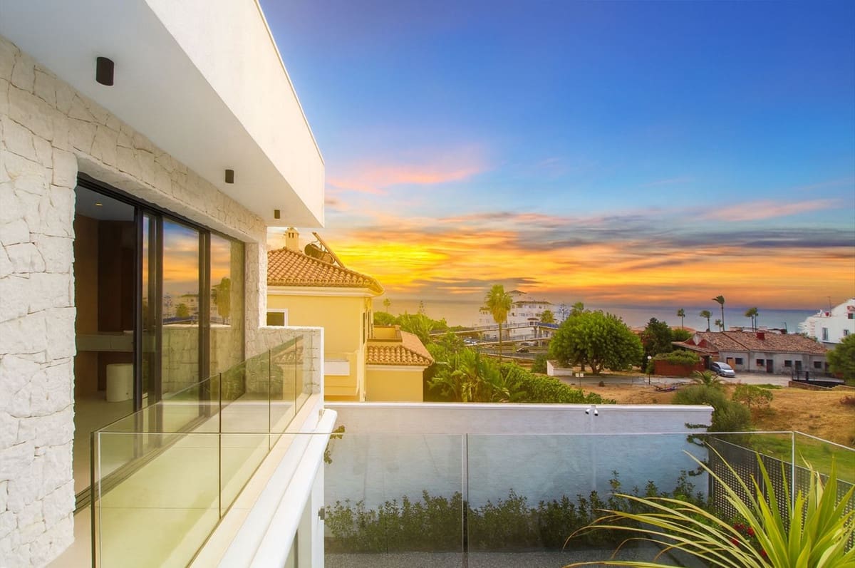 Chalet de 4 habitaciones en Estepona en venta con piscina garaje - 1.695.000 € (Ref: 9288458)