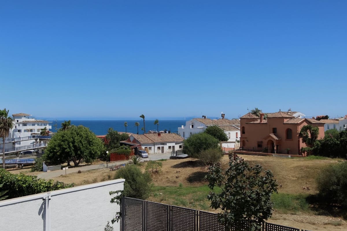 Chalet de 4 habitaciones en Estepona en venta con piscina garaje - 1.695.000 € (Ref: 9288458)