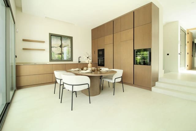 4 quarto Moradia para venda em Estepona com piscina garagem - 1 695 000 € (Ref: 9288458)