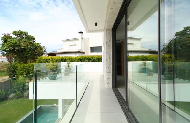 4 quarto Moradia para venda em Estepona com piscina garagem - 1 695 000 € (Ref: 9288458)