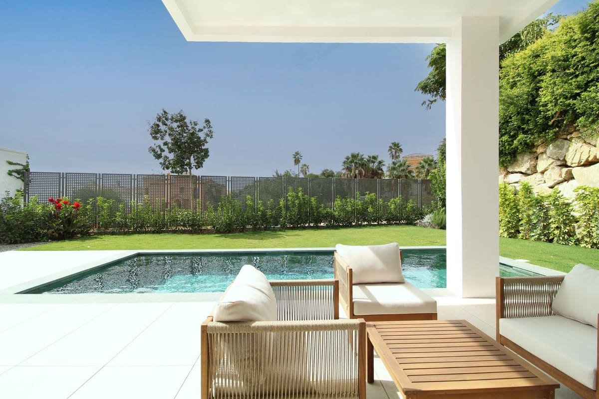 4 soveværelse Villa til salg i Estepona med swimmingpool garage - € 1.695.000 (Ref: 9288458)