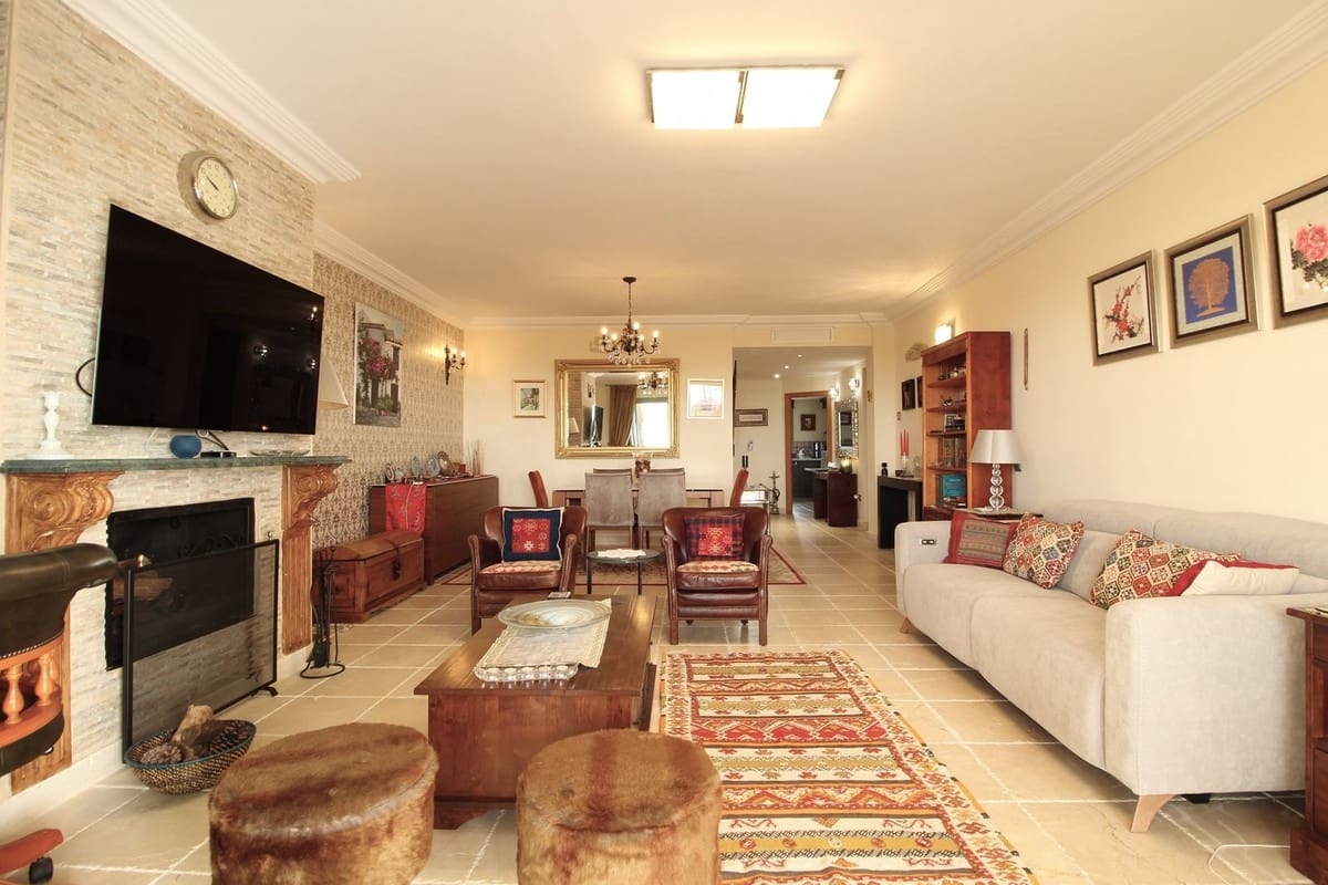 3 sypialnia Apartament na sprzedaż w Los Flamingos z basenem garażem - 699 000 € (Ref: 9288459)