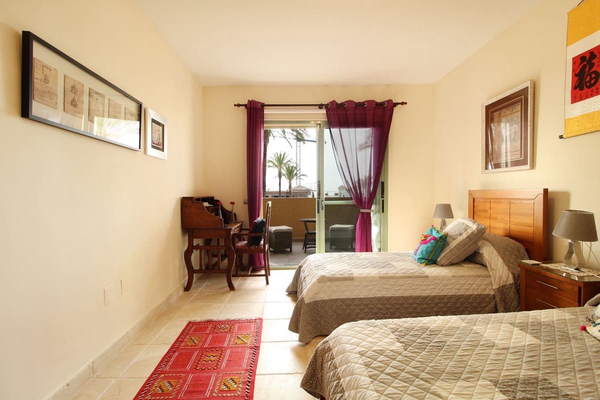 3 sypialnia Apartament na sprzedaż w Los Flamingos z basenem garażem - 699 000 € (Ref: 9288459)