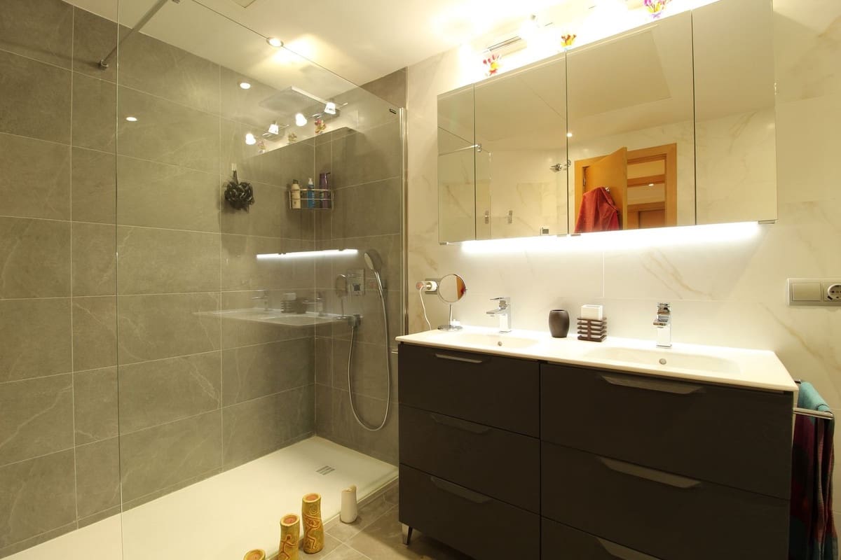 3 sypialnia Apartament na sprzedaż w Los Flamingos z basenem garażem - 699 000 € (Ref: 9288459)