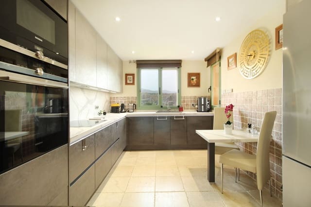 3 bedroom Apartment for sale in Los Flamingos, Benahavís with pool garage - € 699,000 (Ref: 9288459)