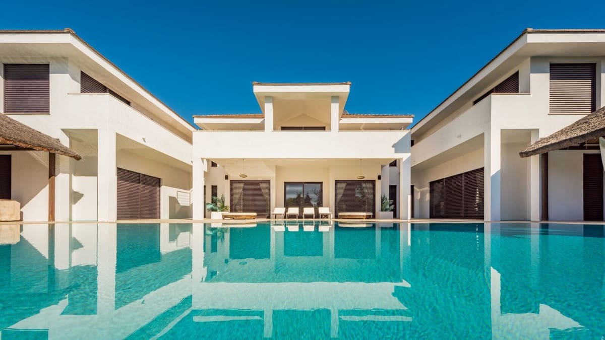 6 bedroom Villa for sale in Guadalmina with pool garage - € 5,950,000 (Ref: 9288460)