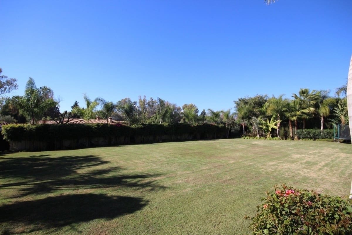 6 bedroom Villa for sale in Guadalmina with pool garage - € 5,950,000 (Ref: 9288460)