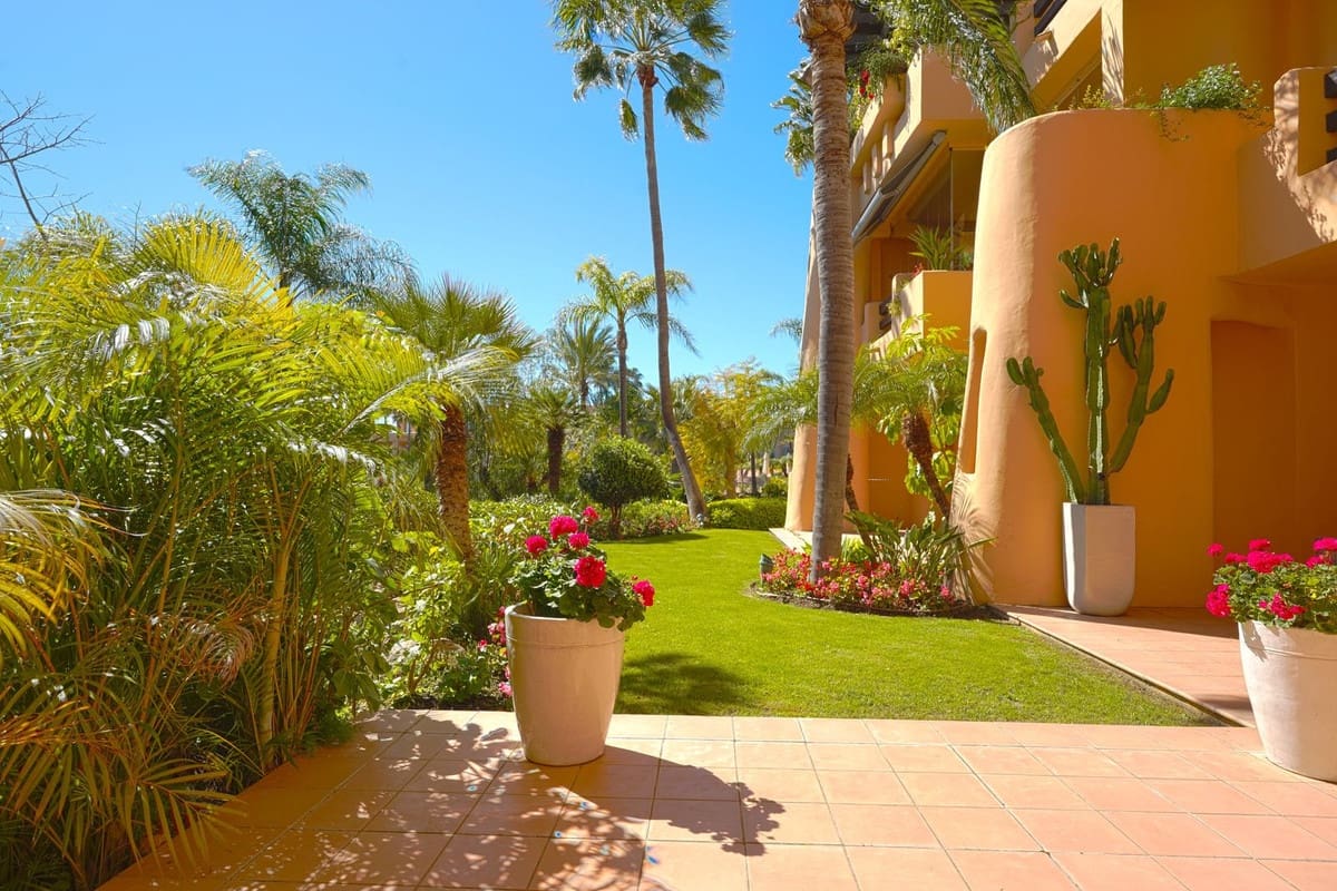 3 bedroom Apartment for sale in Marbella with pool garage - € 1,575,000 (Ref: 9288462)